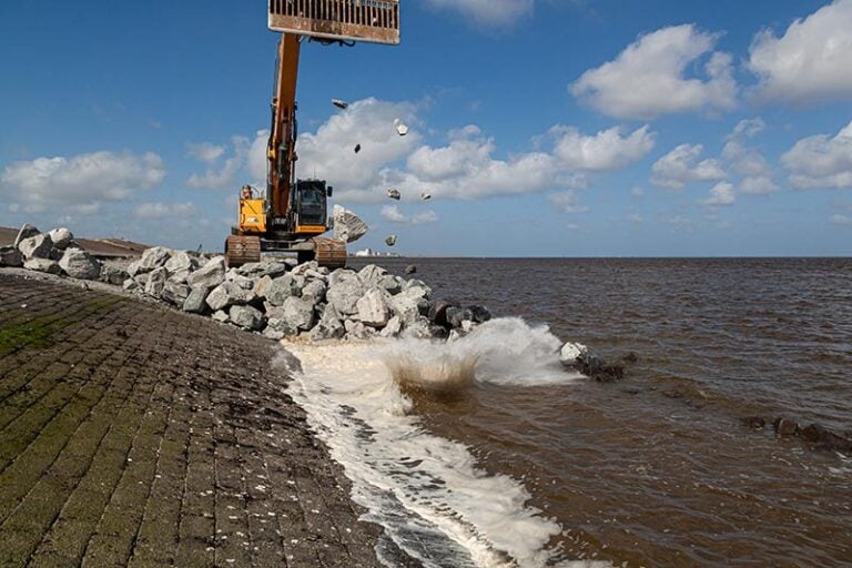 Dijkversterking-Lauwersmeerdijk-Vierhuizergat-2-768x512